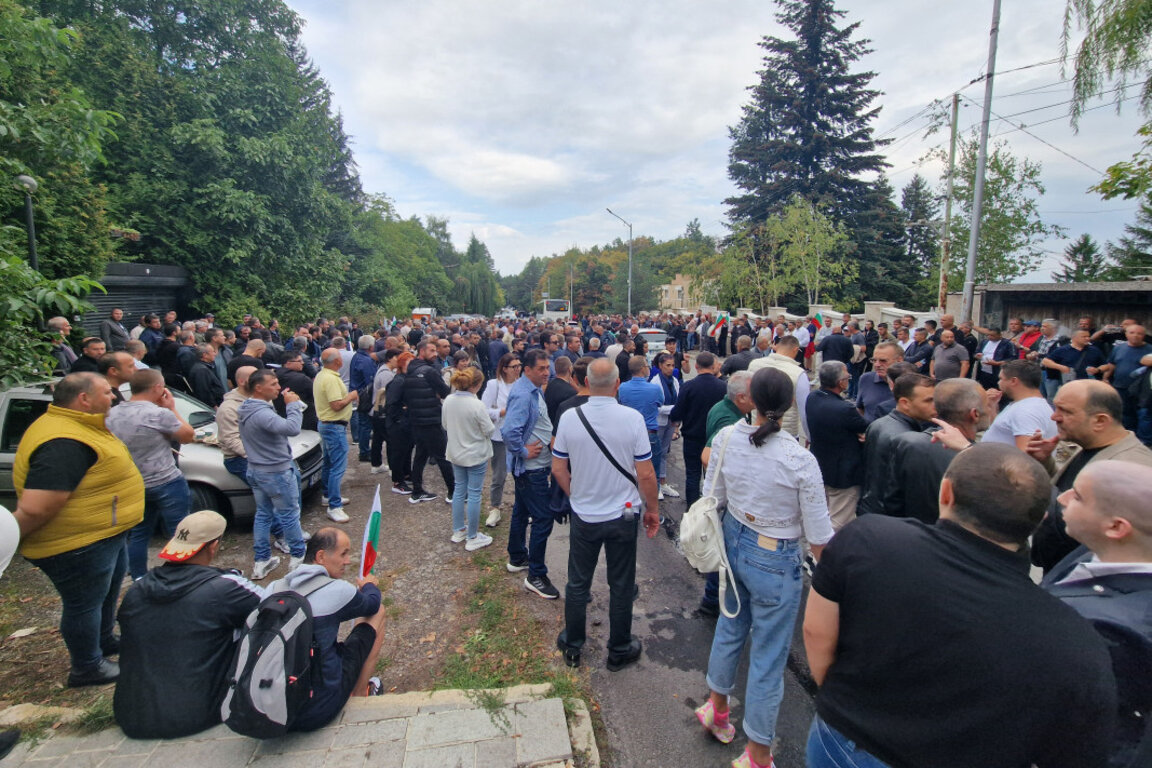 Поддръжници на Ахмед Доган тръгнаха на “Поход за демокрация”