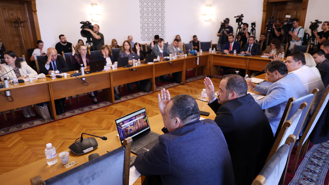 Άρεται ο περιορισμός για έως 20 εκλογικά κέντρα σε κράτη εκτός ΕΕ