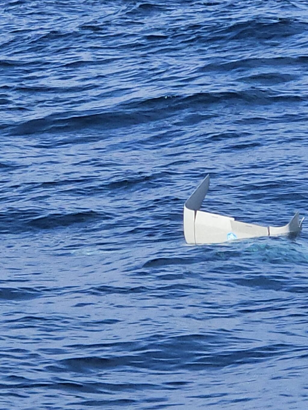 ВМС отстраниха нови дронове и части от тях от морето край Варна и Бургас