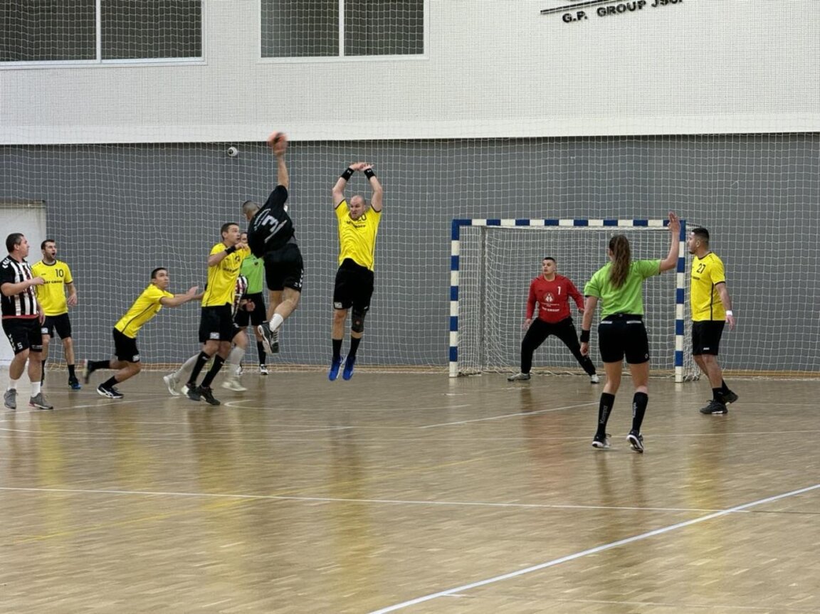 Хандбалният „Локо” (ГО) измести „Шумен 61” от върха