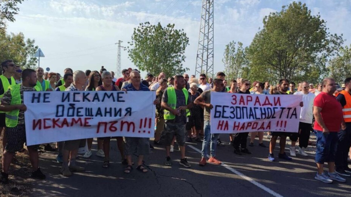 Преди три години граждани на  кварталите Рудник и Черно море направиха протест