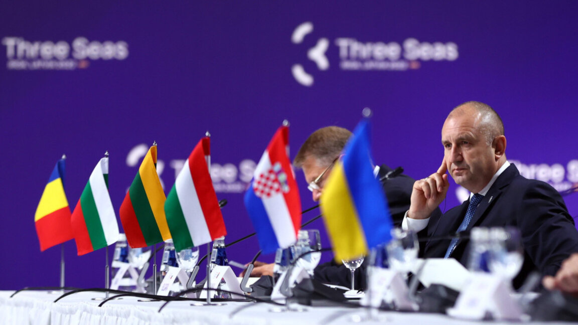 Roumen Radev participe à l'initiative des "Trois mers"...