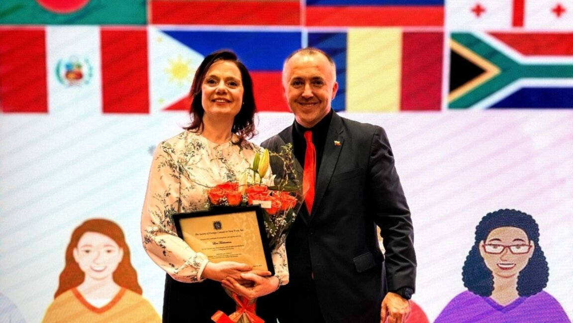 Пианистката Лора Чекоратова е отличена за принос към българската общност в Ню Йорк