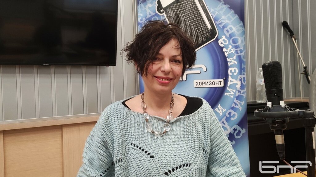 "Смелостта на зайците" - бяла изложба от оригами срещу черна война