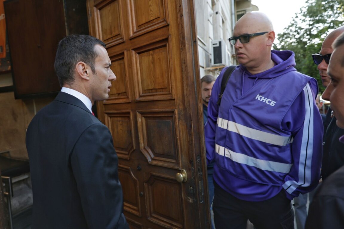 Кметът на София Васил Терзиев и вицепрезидентът на КНСБ Тодор Капитанов (вдясно).