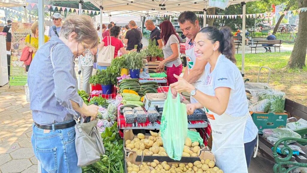Bulgarian farmers call on the state to help them access markets