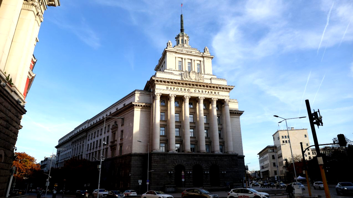 Партиите отправиха встъпителни изявления в новия парламент