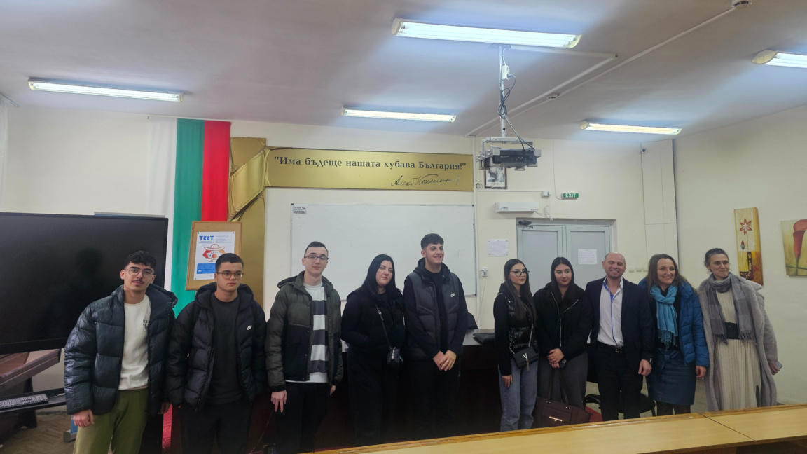 Ученици от гимназията по Икономика участваха в срещи на правна тематика