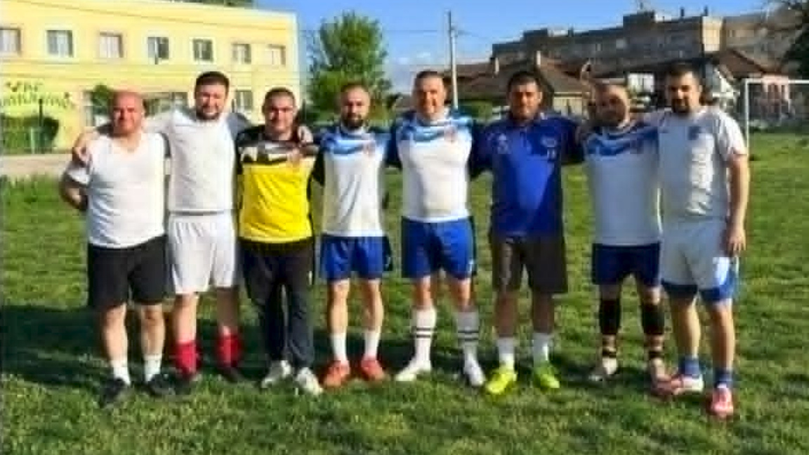 Полицаи дариха бонуса си на социален център