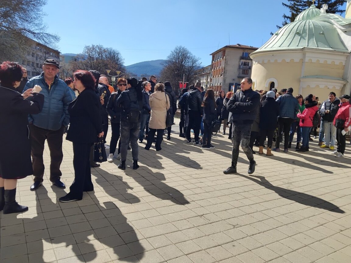 Жители на пернишки квартал протестират заради превърнат в гето жилищен блок