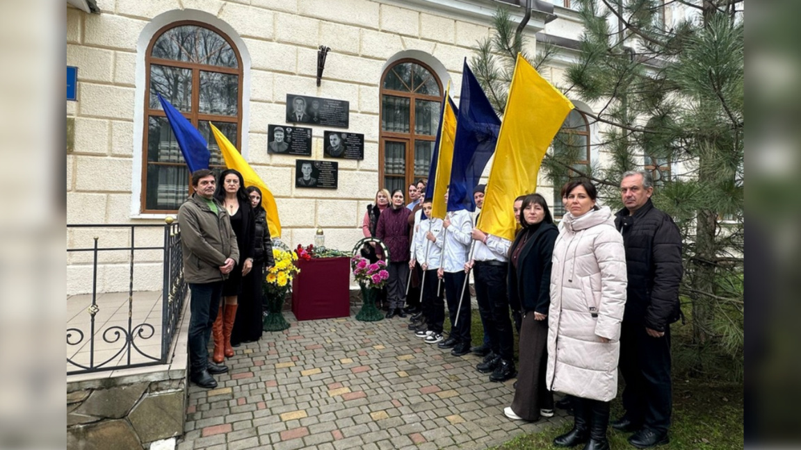 Болградская гимназия открыла мемориальную доску погибшему на войне выпускнику