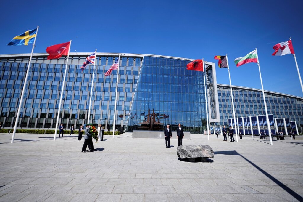 Всички страни от НАТО ще постигнат целта от 2% от БВП разходи за отбрана