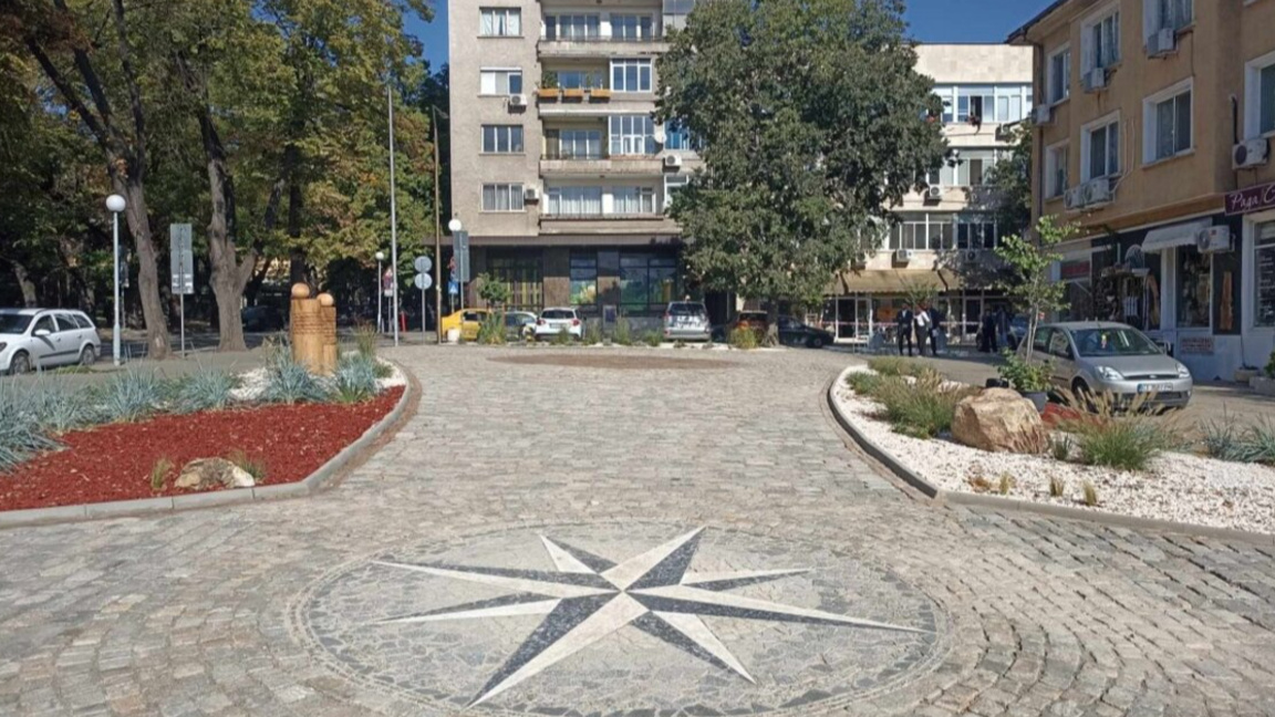 Ресторантьори и работодатели са срещу застрояване на терена зад Универсалния 