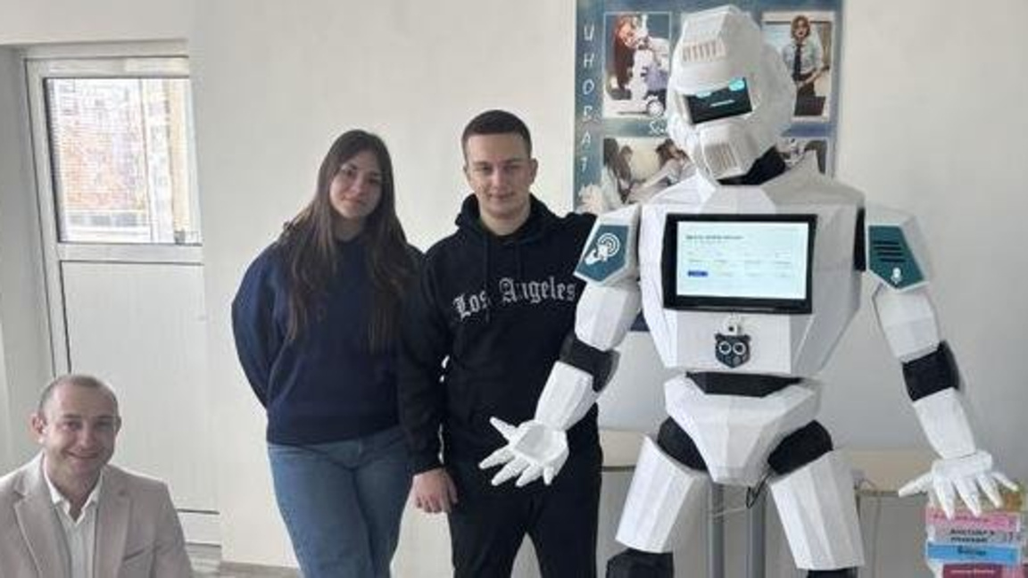 Роботът "ЗнайБот"