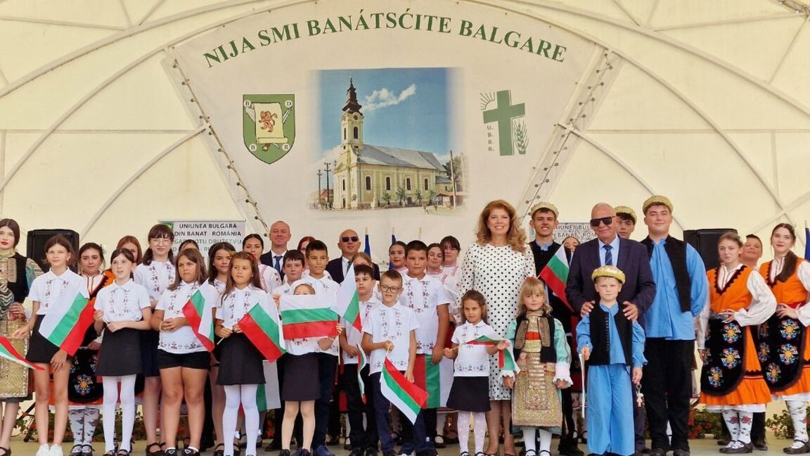 Vicepreședinta Iotova a deschis anul școlar la cea mai veche școală bulgară din străinătate