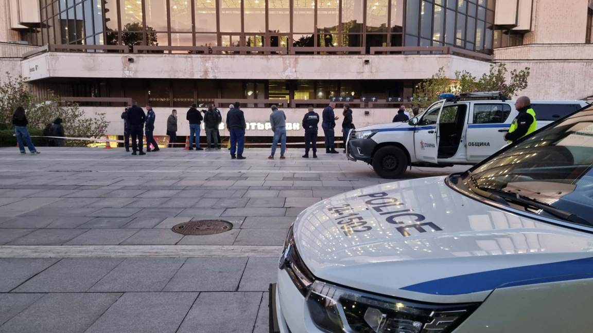 Как едно 14-годишно дете падна от тераса на НДК?