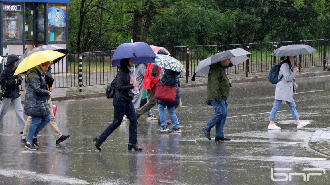 Дъжд и сняг ще валят в петък