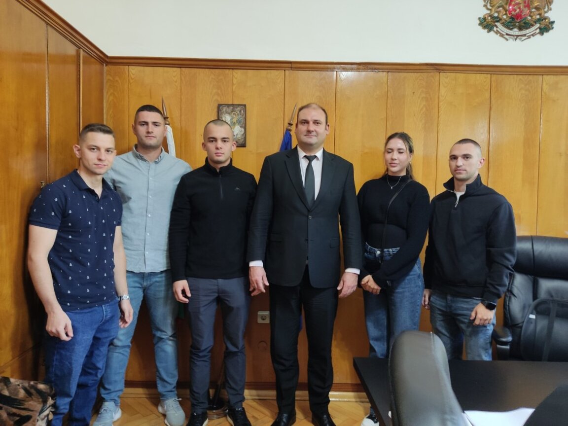 ОДМВР-Кърджали приветства петима нови млади служители