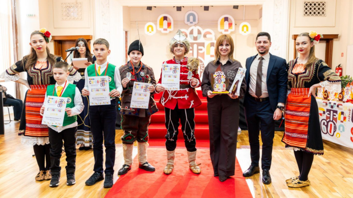 СУ "Д-р П. Берон" и ПМГ "Хр. Смирненски" в Перник - победители в "Сурвакариада"