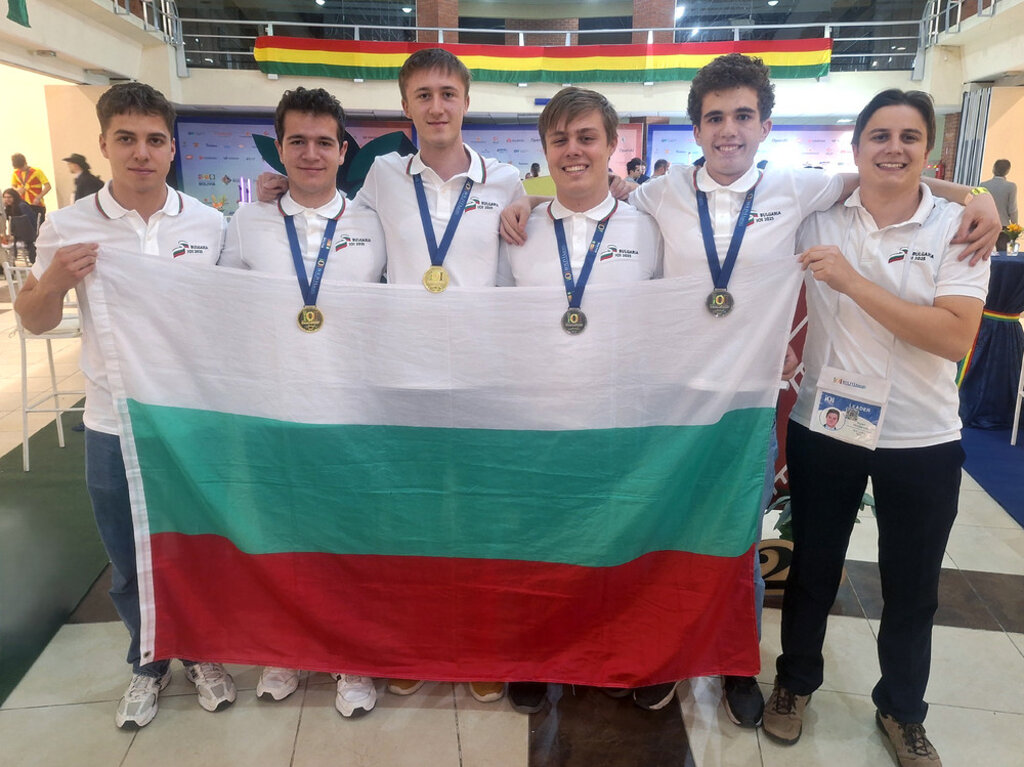 Elevii bulgari au câștigat medalii de aur și argint la olimpiada de informatică