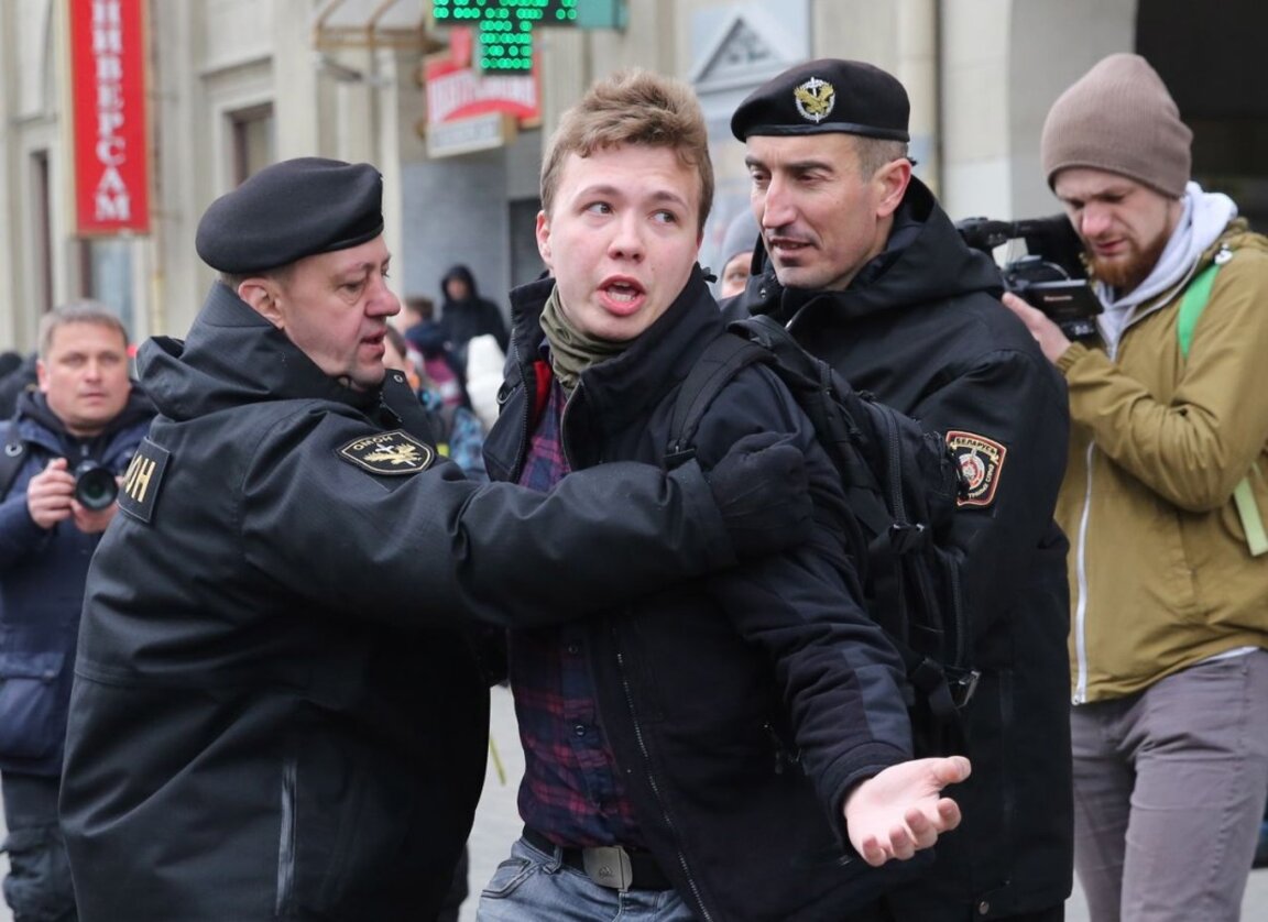 Задържане на Роман Протасевич, опитващ се да отрази протест в Минск на 26 март 2017 г.