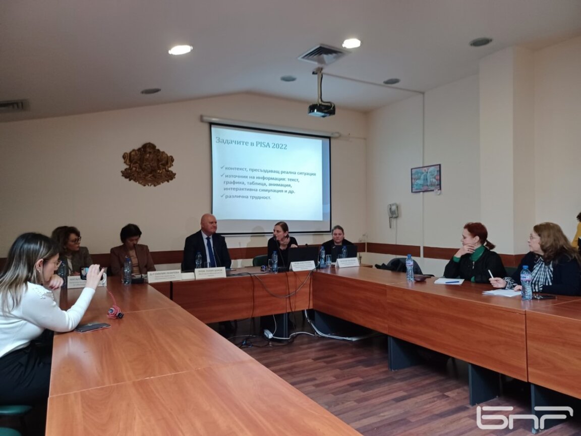 PISA: 54% от учениците у нас под минимума по математика, 53% - по четене