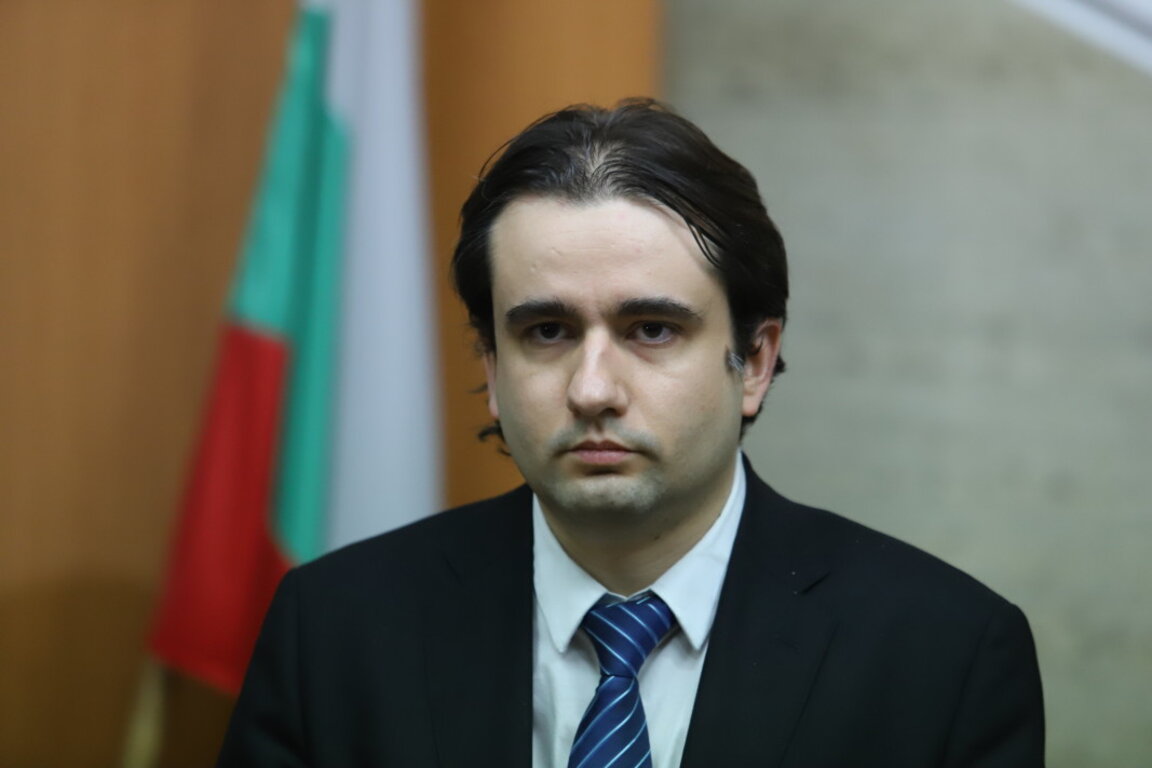 Божанов: Стоянов използва служители от МВР за политически интриги в опит да остане на поста