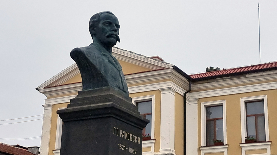 Паметникът на Раковски в Котел