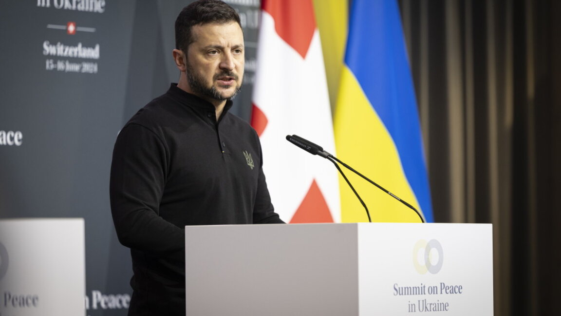 Зеленски: Трябва да решим заедно какво означава справедлив мир за света