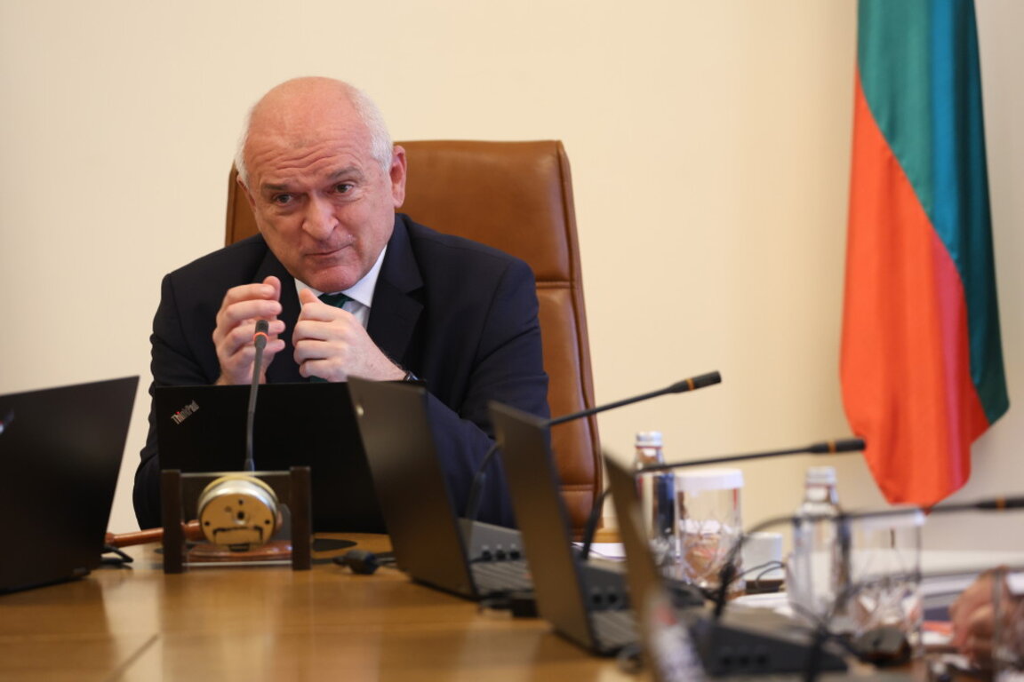 Служебният премиер Димитър Главчев в МС.