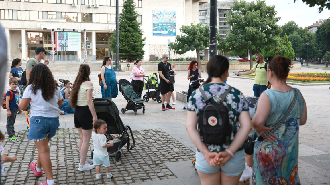 Родители вновь протестуют за повышение в...