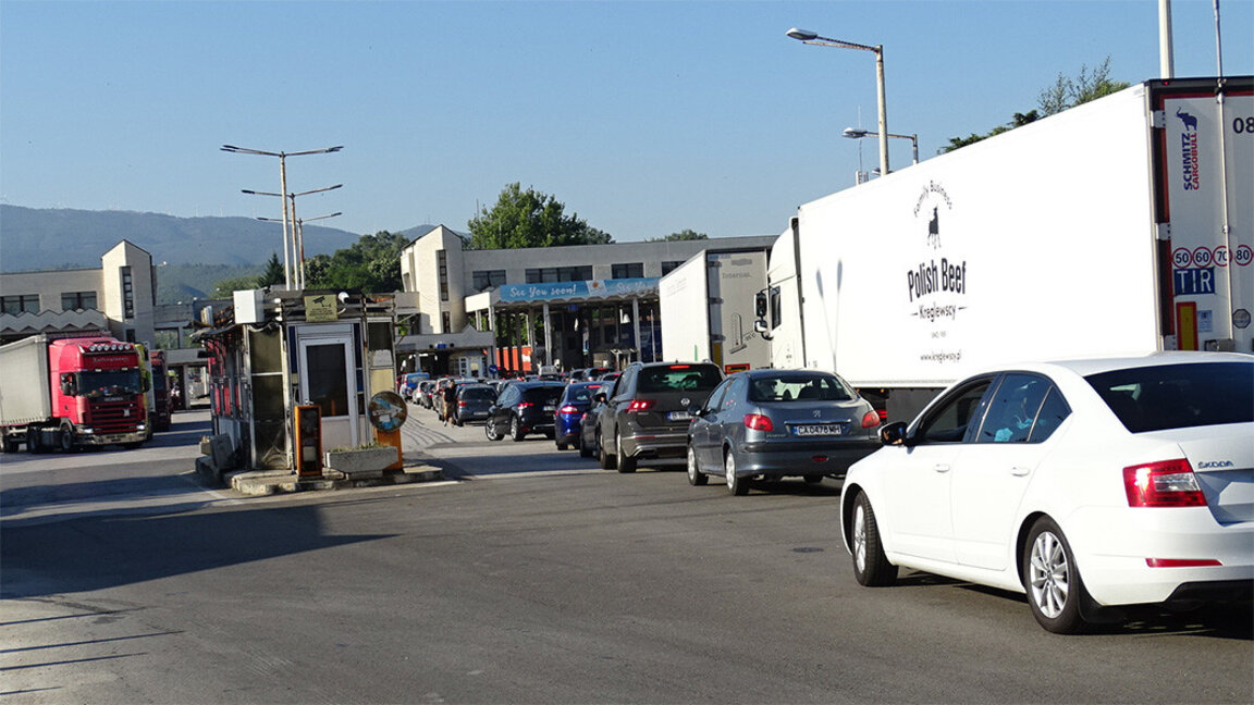 Trafic routier intense à la frontière avec la Grèce