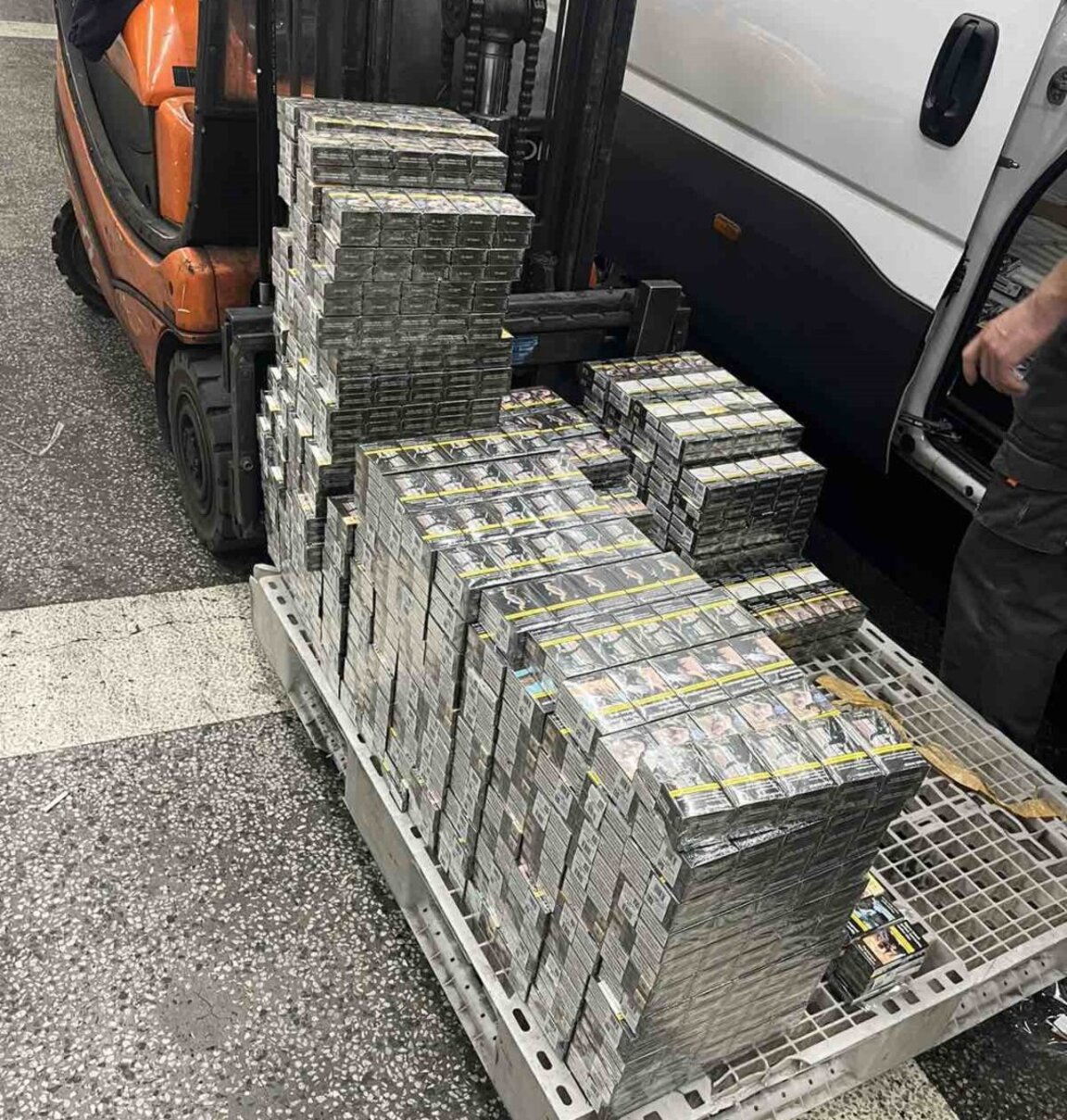 Митническите служители задържаха на Капитан Андреево 55 000 къса (2750 кутии) контрабандни цигари