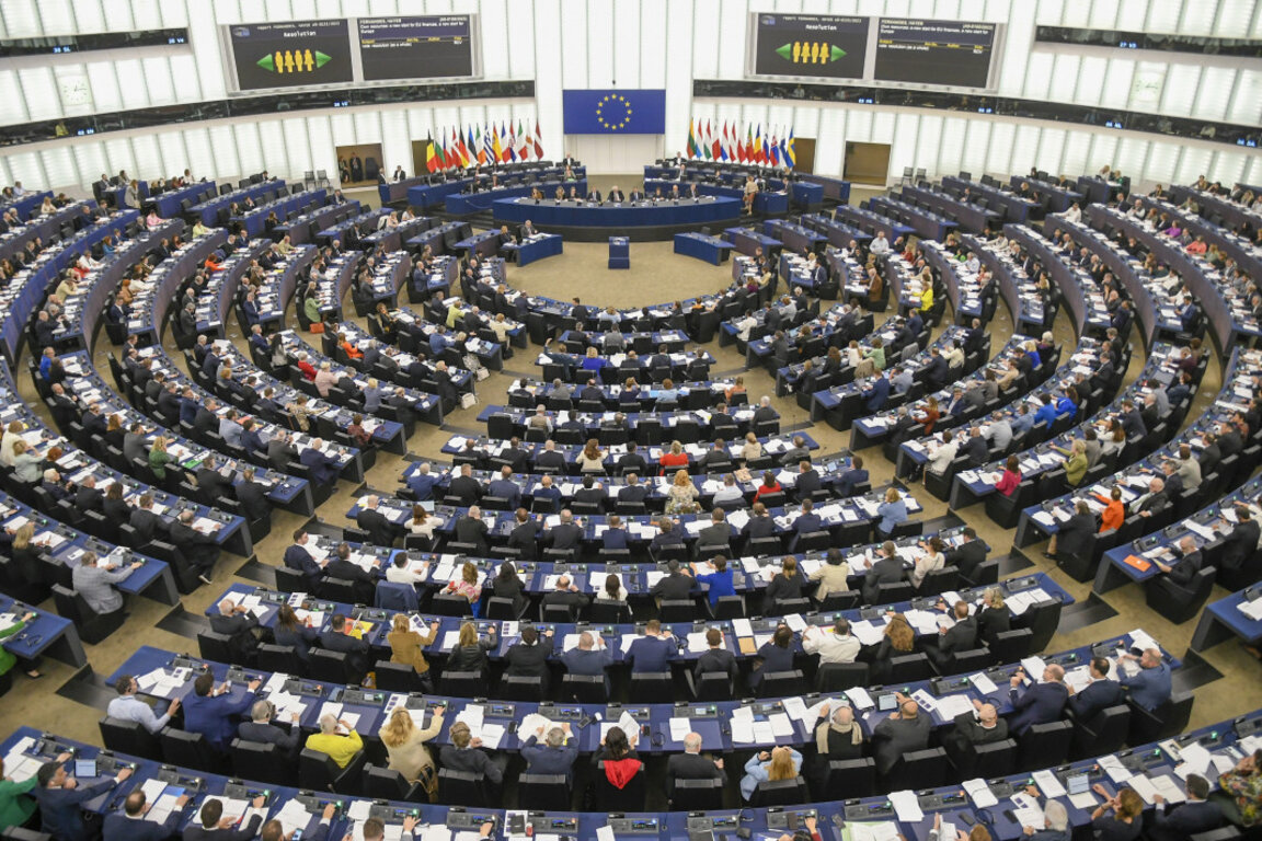 13 български евродепутати "за" регламента за европейската военна промишленост чрез общи обществени поръчки