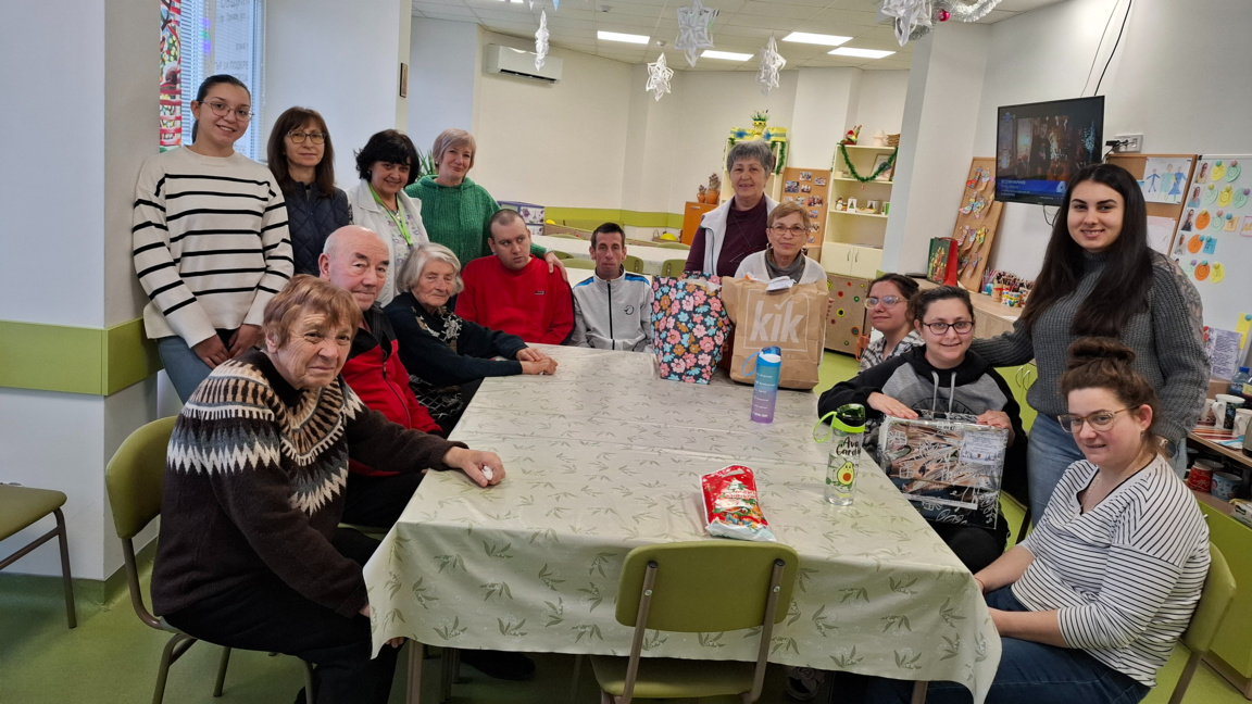 Кампанията "Подари на непознат" - за 10-а поредна година в Троян