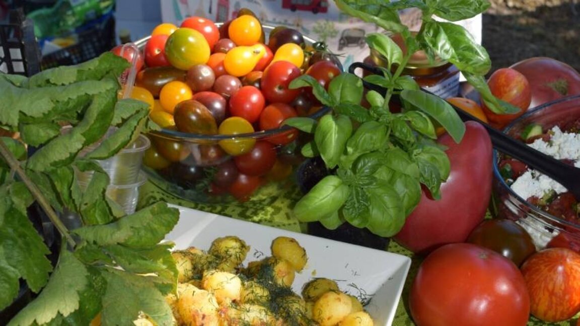 Vegetables from the field and ethnic cuisine on Gardeners’ Day in Tsar Assen village