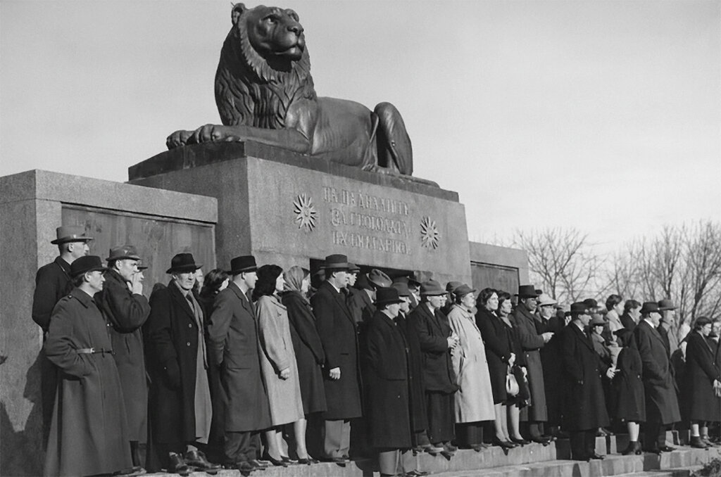 Церемония открытия памятника Неизвестному солдату (1941 г.).