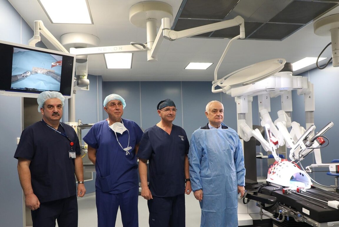 ВМА представи апарат за роботизирана хирургия Da Vinci Xi