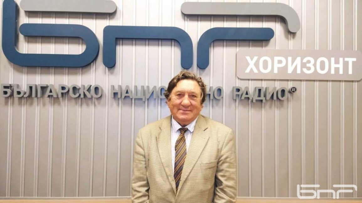 Проф. Владко Панайотов с нова мемоарна книга "Корона от превратности"