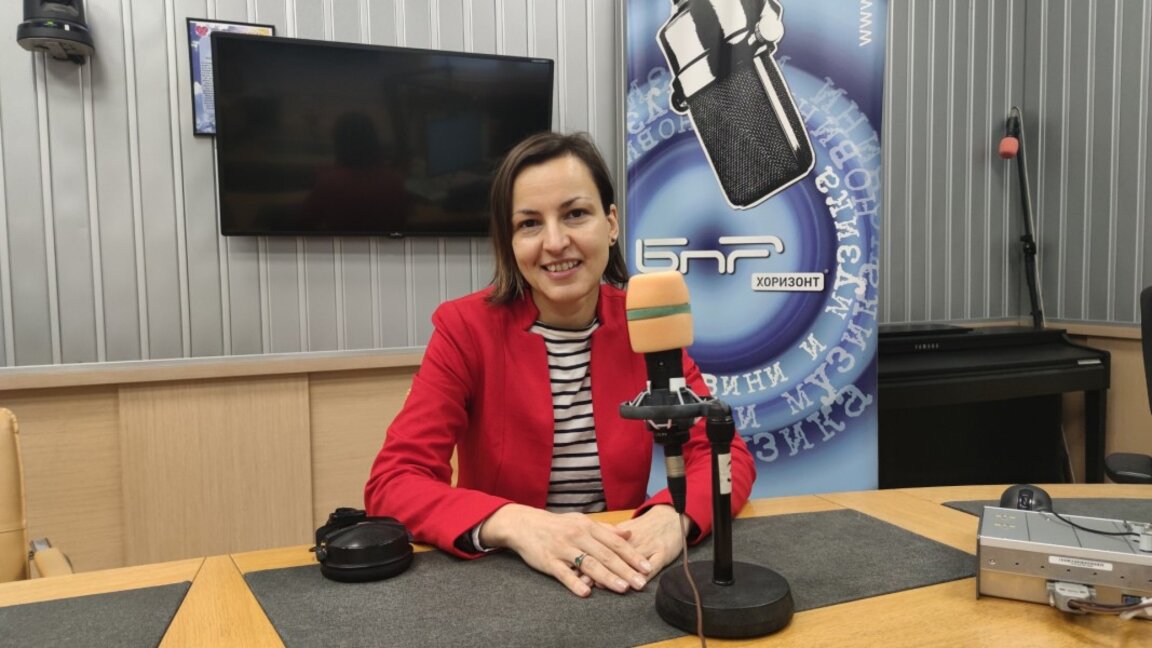 Надежда Цекулова: Голямата червена лампа са медицинските сестри и акушерките