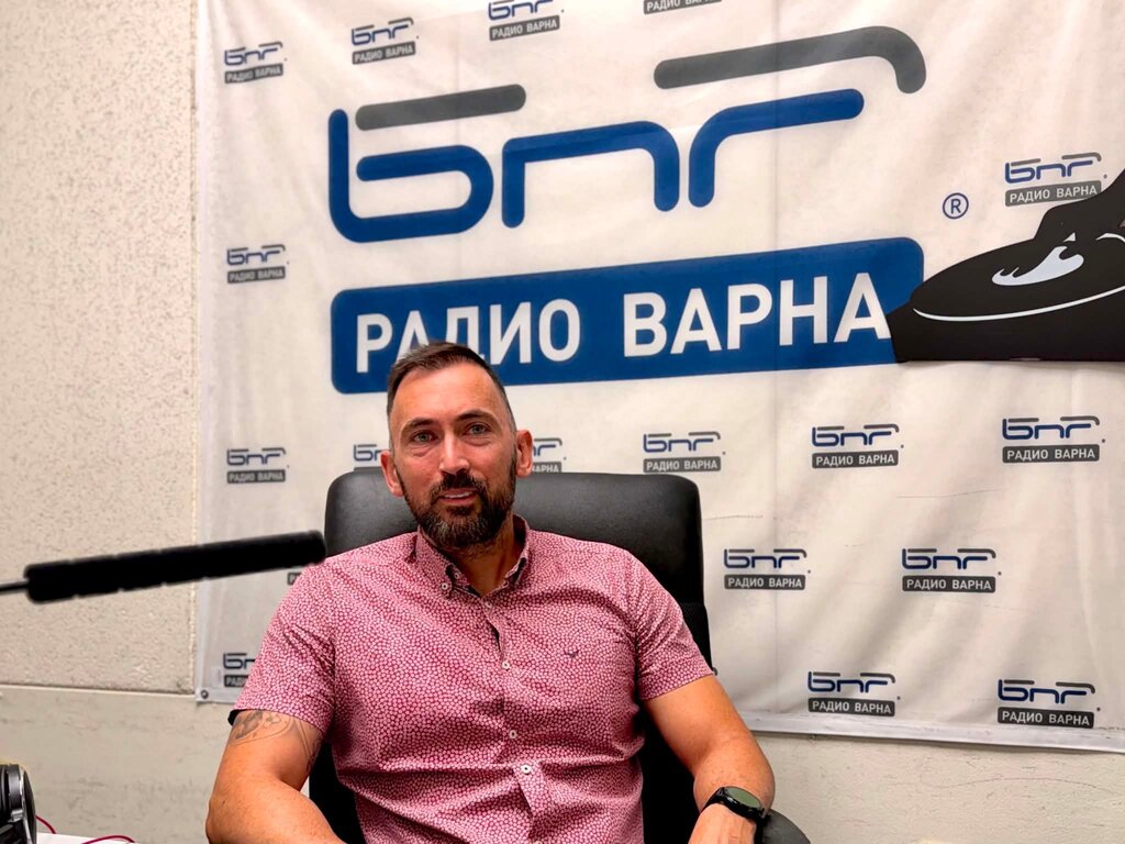 Показват водолазна екипировка и как се прави видеомонтаж на входа на Морската
