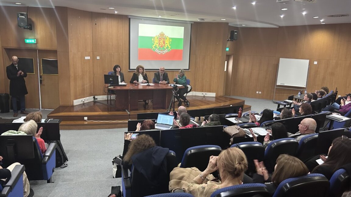 Йотова: Училищата са най-видимият резултат от политиката за българите в чужбина