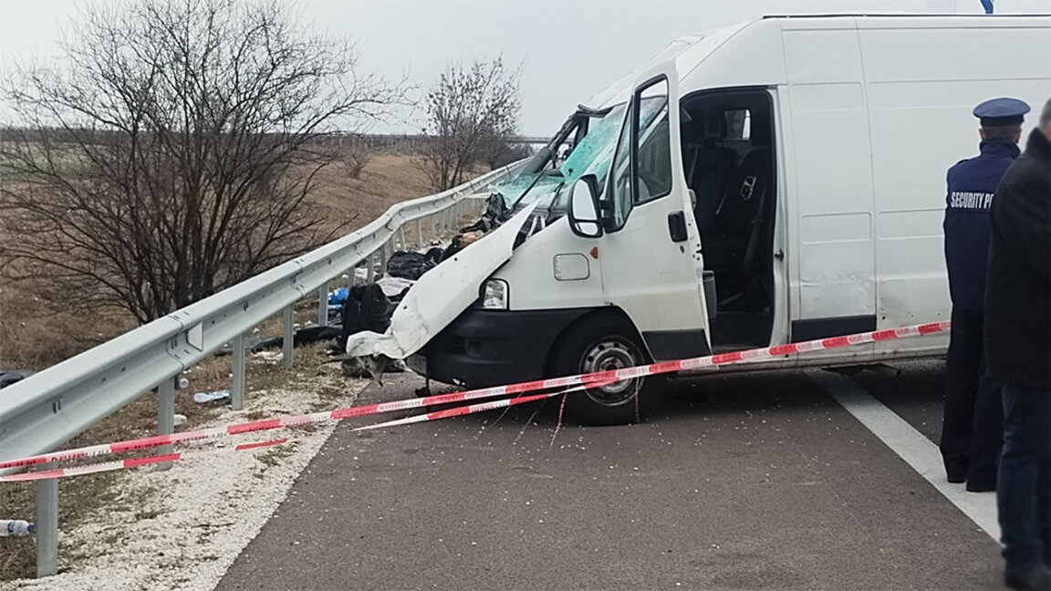 O dubă care transporta migranți s-a prăbușit pe autostrada Tracia