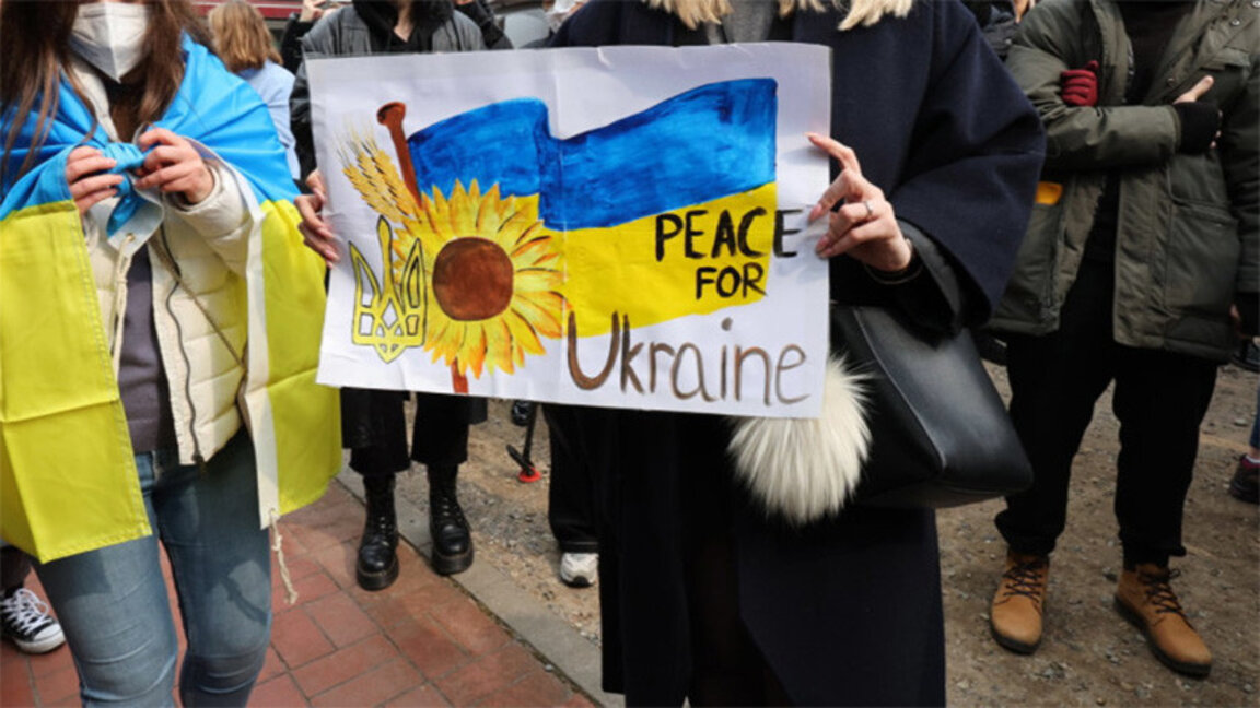 Umzug „Stoppt den Krieg in der Ukraine“ in Plowdiw