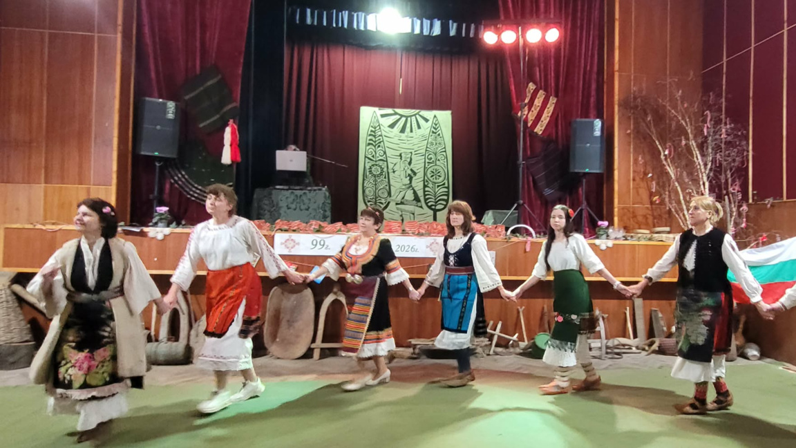 Бал на народната носия се проведе в Шишенци