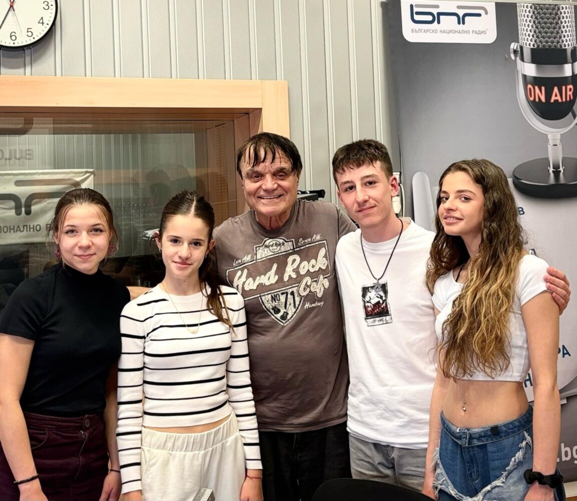 Габриела, Луиза, Пейо Пеев, Деян и София