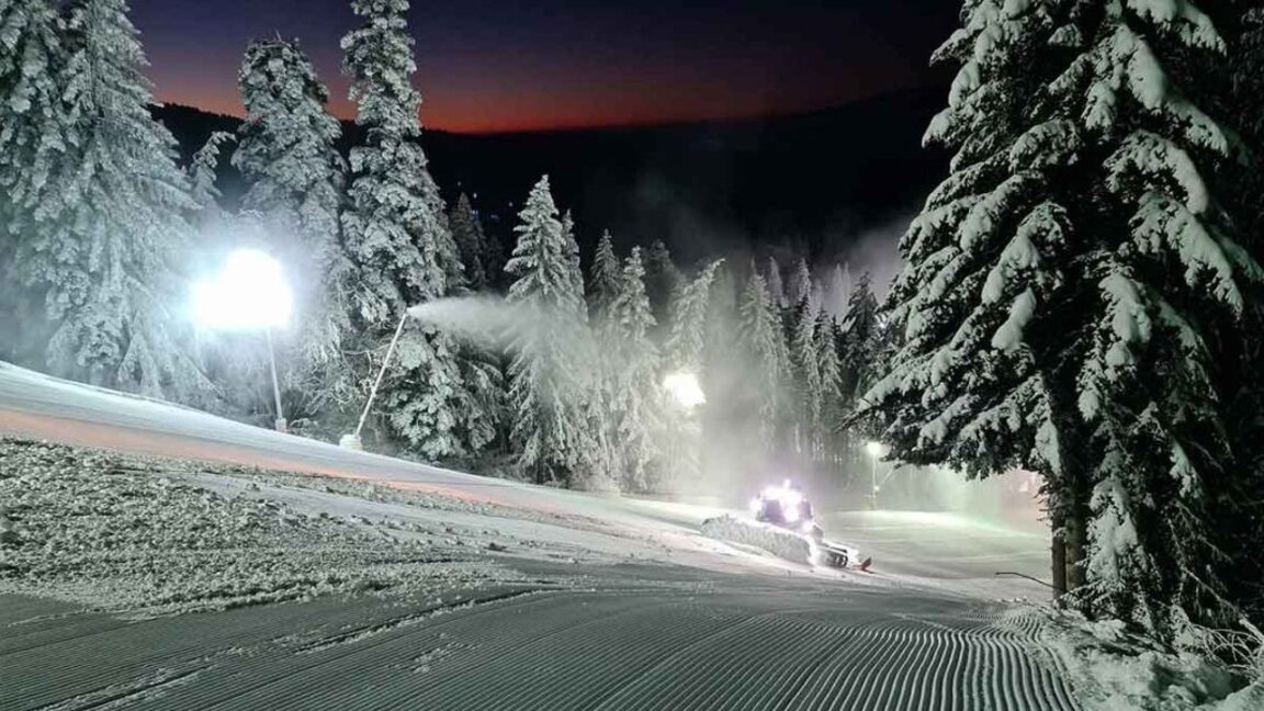 Borovets’te “gece kayağı” keyfi