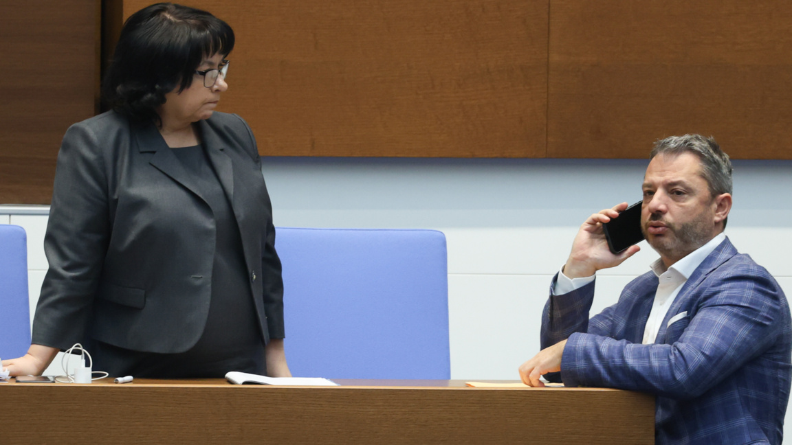 Министърът на финансите Теменужка Петкова и Делян Добрев от ГЕРБ-СДС в НС - 17 декември 2025 г.