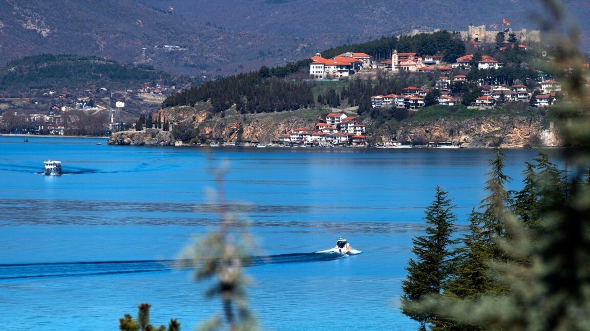 Policías en Ohrid propinan una paliza a un búlgaro, según la Fundación Macedonia