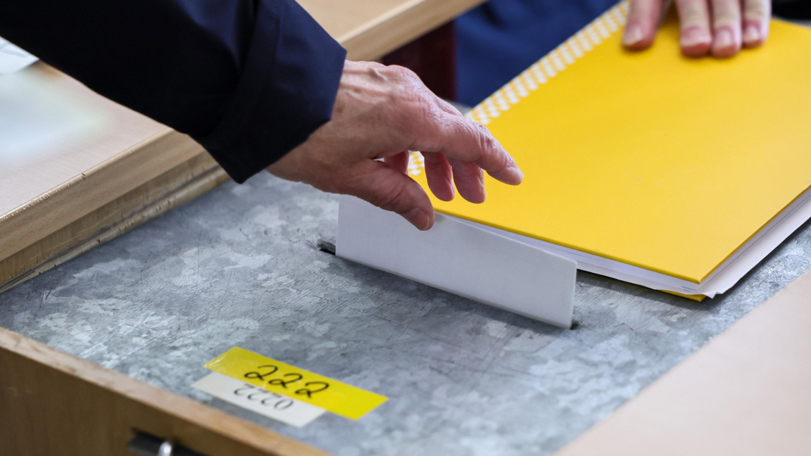 Гласуване по време на провинциалните избори в Рейнланд-Пфалц, в Шпайер, Германия, 22 март 2026 г. Около 3,2 милиона души имат право на глас в провинция Рейнланд-Пфалц.